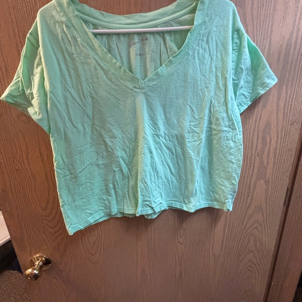 Universal Thread Light Green V-Neck Short Sleeve Top